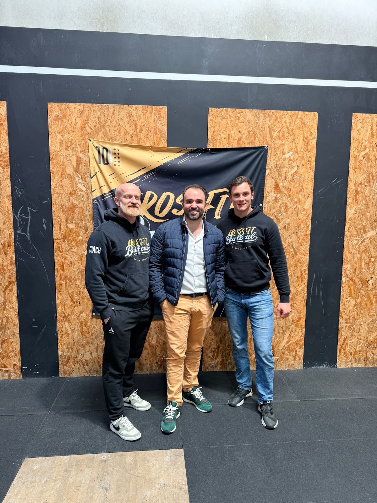Pierre Tiab sur le terrain avec un gérant de salle de sport (3)